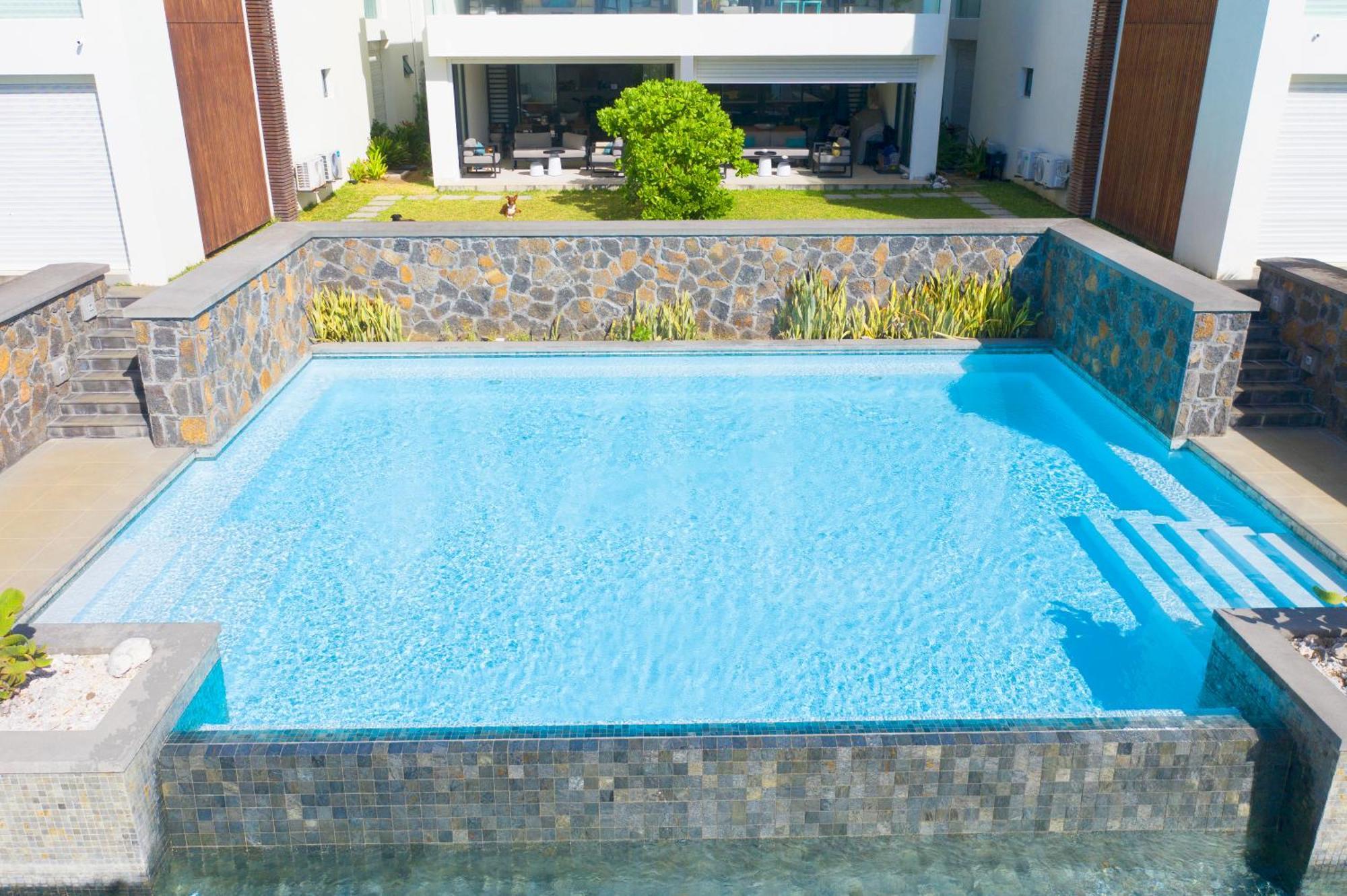 White&Blue Beachfront Luxury Poste Lafayette Exterior photo